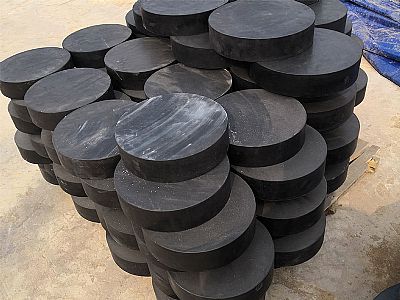 浑南区板式橡胶支座由若干层橡胶片与薄钢板经加压硫化